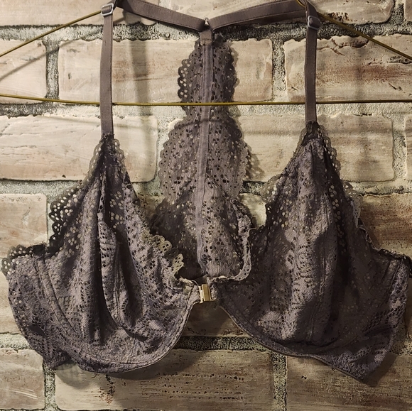 Lingerie - Picture 2 of 2